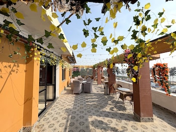 beach side hotels big boss
