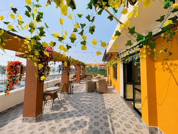 beach side hotels big boss