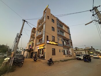 hotel sarveshwar palace