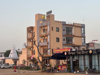 hotel sarveshwar palace