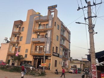 hotel sarveshwar palace