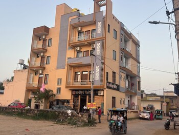 hotel sarveshwar palace