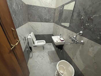 hotel sarveshwar palace