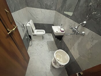 hotel sarveshwar palace
