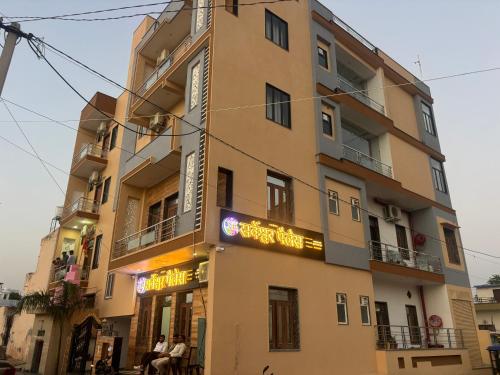 hotel sarveshwar palace