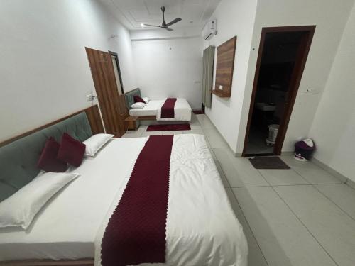 hotel sarveshwar palace