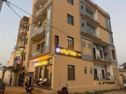 hotel sarveshwar palace
