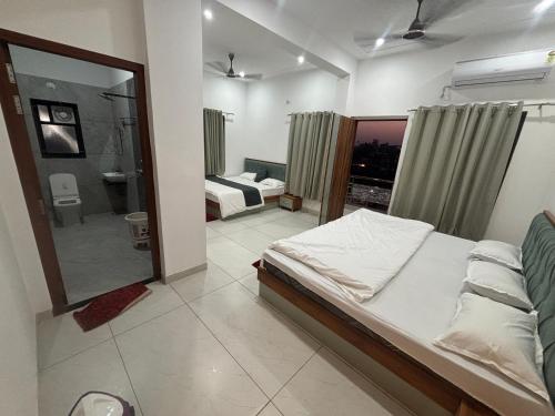 hotel sarveshwar palace