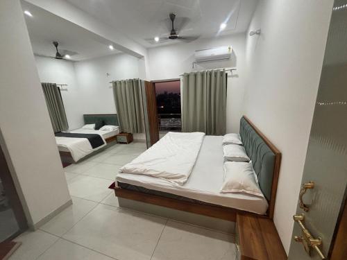 hotel sarveshwar palace