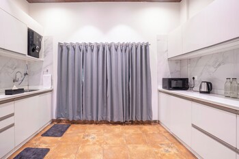 elivaas lavender crest 4 bhk villa