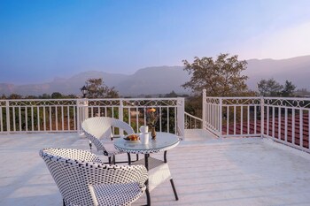 elivaas lavender crest 4 bhk villa