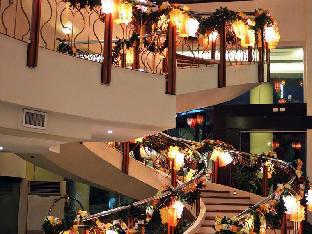 the pinnacle hotel and suites