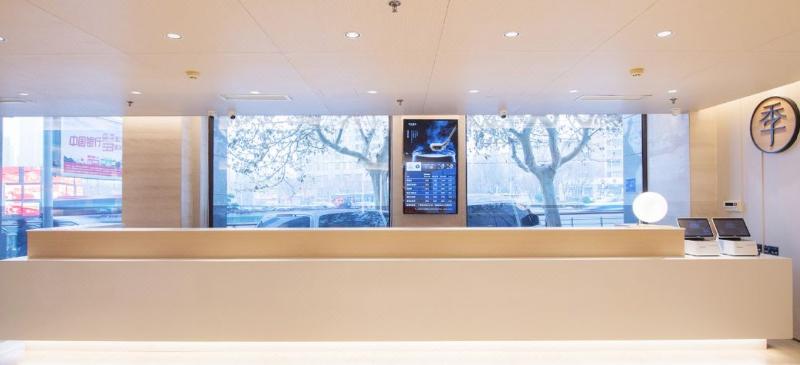 hanting hotel dalian qingniwaqiao metro station