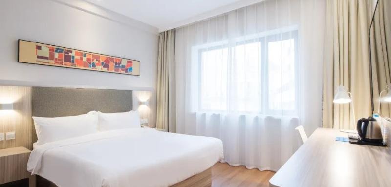 hanting hotel dalian qingniwaqiao metro station