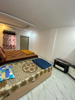 Radheshyam Homestay,,2 star
