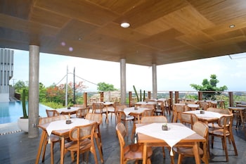 The Ledge Uluwatu,,3 star