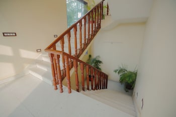 Hotel Kashi Anandam Spiritual & Wellness,,2 star