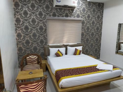 Hotel Sr Executive Akola,,2 star