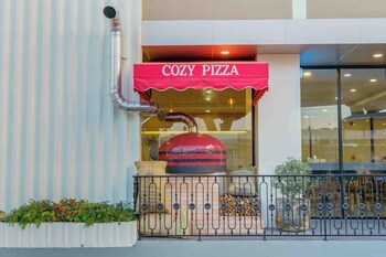 sakhonburi cozy hotel