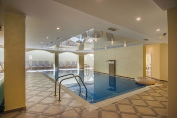 rena alexandria club hotel