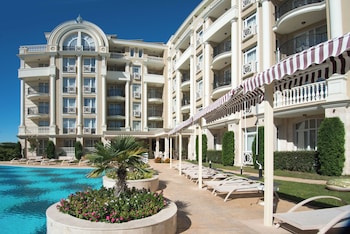rena alexandria club hotel