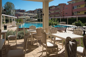 rena alexandria club hotel