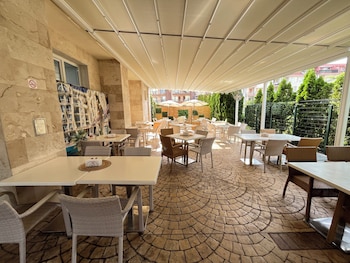 rena alexandria club hotel