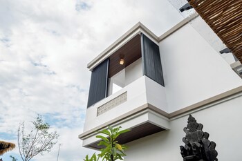 gumitish residence singaraja