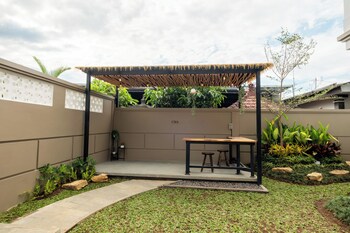 gumitish residence singaraja