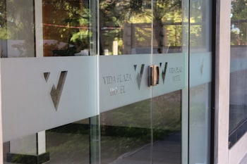 vida plaza hotel