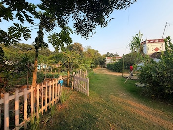 My Mom's Village,,2 star