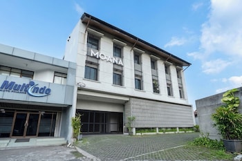colletion o near living plaza cirebon fo