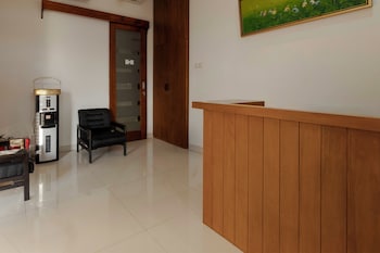 Colletion O Near Living Plaza Cirebon Fo,,2 star