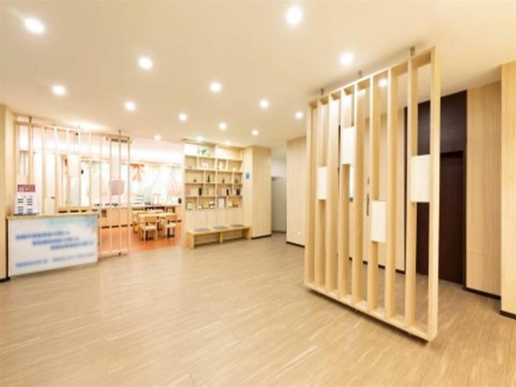 hanting hotel dalian zhongshan square metro station