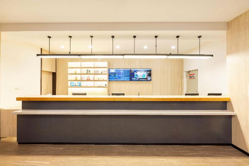 hanting hotel dalian zhongshan square metro station