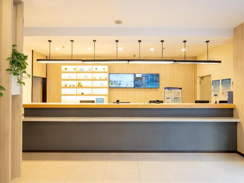 hanting hotel dalian zhongshan square metro station