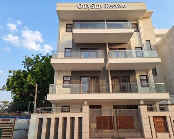 onlystay restivo golf course road