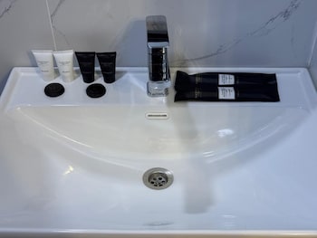 Toi At-Bashy Hotel,,3 star