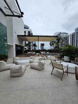 rs suites miami world center