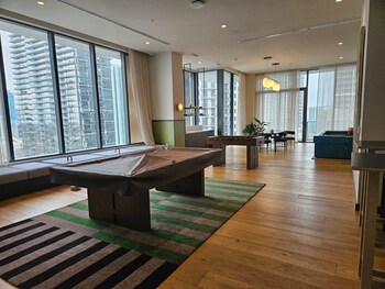 rs suites miami world center