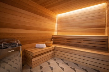 rs suites miami world center