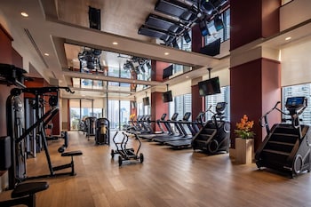 rs suites miami world center