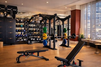 rs suites miami world center