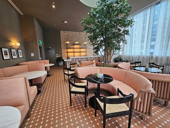 rs suites miami world center