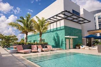 rs suites miami world center