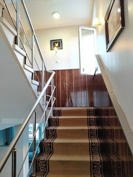 ari otel