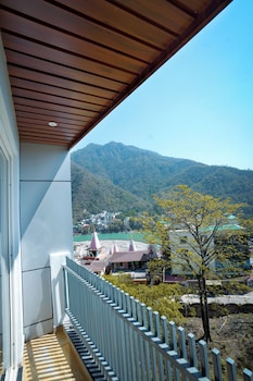 whispering ganga by four hills