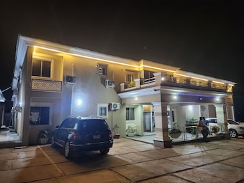 de prominent hotel and suites