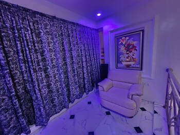 De-Prominent Hotel And Suites,,2 star