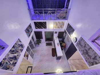 De-Prominent Hotel And Suites,,2 star